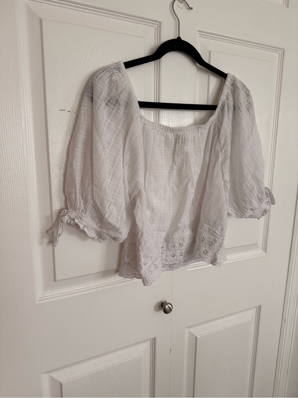 American Eagle Outfitters White Eyelet Peasant Blouse